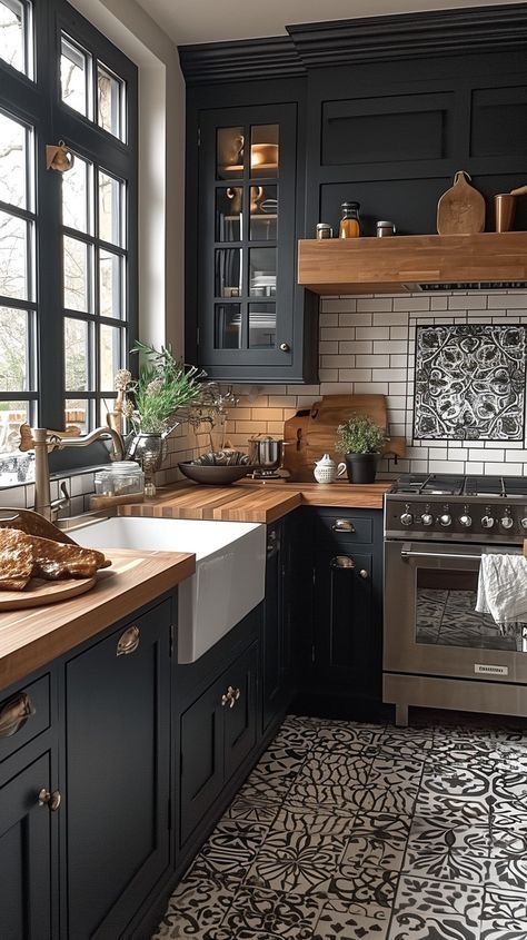 Small Dark Kitchen Ideas, Dark Grey Kitchen Cabinets, Moody Kitchen, Dark Grey Kitchen, Kitchen Backsplash Ideas, Classic Kitchen, Dark Kitchen Cabinets, Grey Kitchen Cabinets, Boho Kitchen