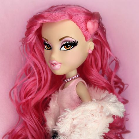 Pink Bratz Aesthetic, Pink Bratz Doll, Pink Bratz, Pink Hair Bratz Doll, Bratz Doll Makeup, Pink Hair Barbie Doll, Black Bratz Doll, Bratz Doll Outfits, Brat Doll