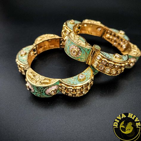 Premium Kundan Meena Bangle - Bangle -Bangle, Kundan - Divahive Cool Tone Jewelry, Gold And Green Jewelry, Indian Gold Rings, Brass Polish, Dope Jewelry Accessories, Faberge Jewelry, Kundan Bangles, Earthy Jewelry, Brass Bangle