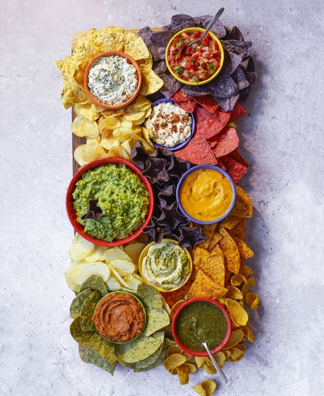 Chips Charcuterie Board, Salsa Party, Easy Homemade Salsa, Homemade Chips, Charcuterie Inspiration, Dip Recipes Easy, Party Food Platters, Charcuterie Recipes, Chips And Salsa