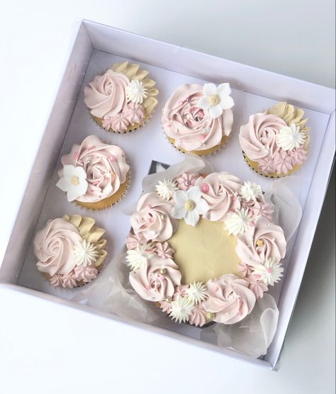 Mothers Day Bento Cake Design, Mother's Day Bento Cake Ideas, Mothers Day Cake Box Ideas, Bento Cake With Cupcakes Set, Bento Cupcake Combo, Mother’s Day Bento Cake With Cupcakes, Mother’s Day Cupcake Flower Bouquet, Cupcake Arrangements, Girly Birthday Cakes