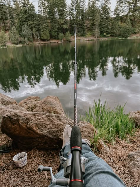 Hillbilly Aesthetic, Aesthetic Hunting Pictures, Fishing With Friends, Fishing Asthetic Picture, Fishing Aesthetic, Fishing Pictures Aesthetic, Summer Fishing Aesthetic, Fishing Girl Aesthetic, Weekend Aesthetic