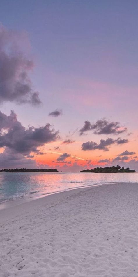 sunset sky, white beach sand, orange and purple sky, girly wallpapers Photography Hashtags, Beach Sunset Wallpaper, Photography Quotes, Reflection Photography, Photography Jobs, Ocean Wallpaper, Photography Classes, Beach Wallpaper, Sun Sets