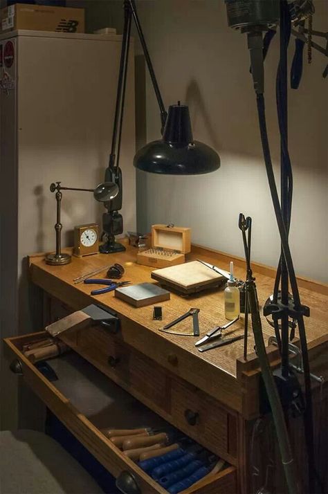 Jewellery Bench, Jewelry Studio Space, Jewelry Studio Organization, Jewelers Workbench, Tools For Woodworking, Jewelers Bench, Design Studio Workspace, Silversmith Jewelry, Studio Spaces