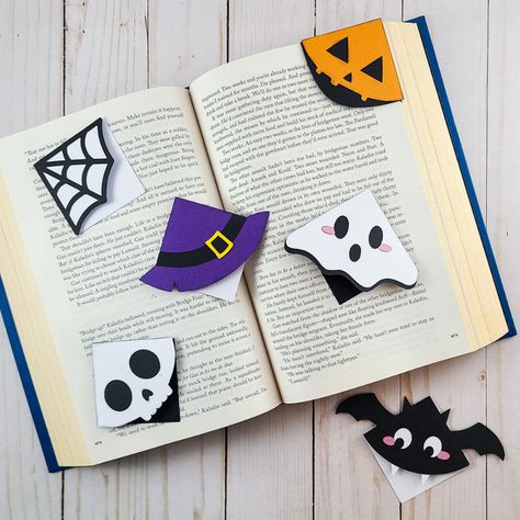 Halloween Craft Countdown 2023 - Craft with Sarah Bookmarks Craft, Bookmark Organizer, Spooky Bookmarks, Personalized Candy Bar Wrapper, Personalized Candy Bars, Halloween Reading, Halloween Acrylic Nails, Halloween Arts And Crafts, Bookmark Craft