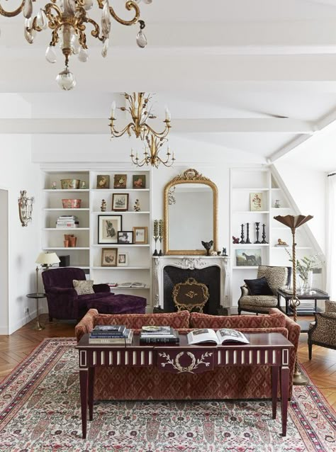 How to decorate like a true Parisian! Touches of gold, vintage rug and crown modelings in this timeless living room Photo by A+B Kasha Japandi Glam, French Style Living Room, Parisian Living Room, Parisian Apartment Decor, Chic Apartment Decor, Bungalow Decor, Timeless Living Room, Modern Parisian, Apt Decor