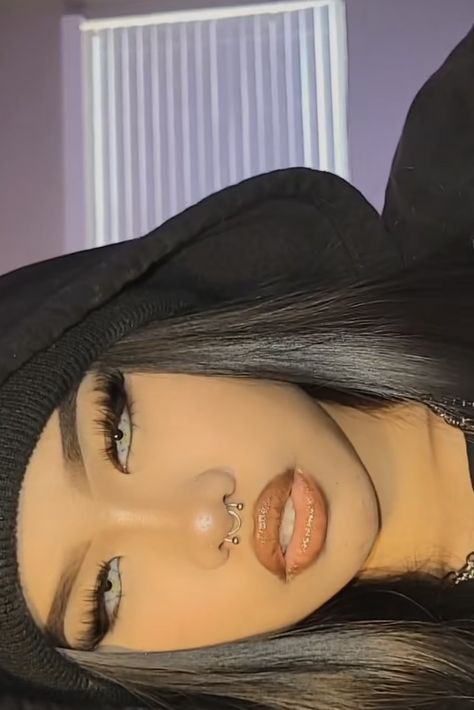 Make Up For Birthdays, Chavvy Makeup, Waitress Makeup, Mafia Makeup, Highschool Makeup, Baddie Makeup Looks, Streetwear Makeup, Instagram Baddie Makeup, Latina Makeup Looks