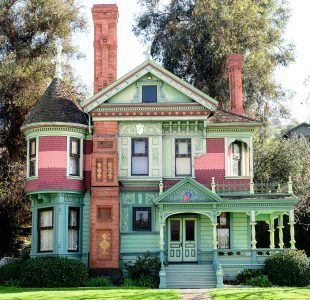 LA Victorian Jigsaw Puzzle Victorian Home Exterior, Restored Victorian Homes, Hale House, Historical Homes, Victorian Mansion, Fairytale Cottage, Queen Anne Style, Victorian Mansions, Victorian House