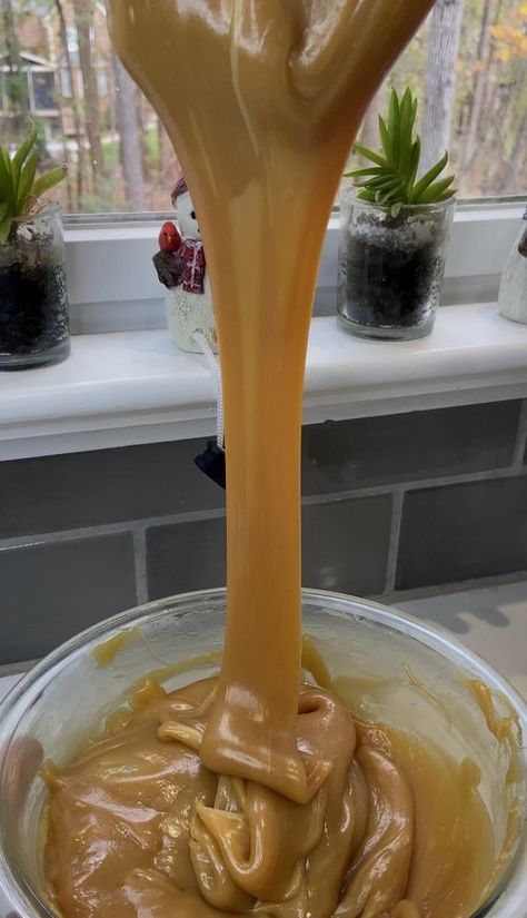 Condensed Milk Caramel Stove Top, Carmel Sauce Recipe, Identical Recipes, Soft Caramels Recipe, Caramel From Condensed Milk, Sweet Spreads, Caramels Recipe, Soft Caramels, Big Snacks