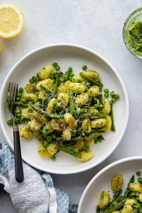 Gnocchi Pesto, Pesto Gnocchi, Spring Side Dishes, Lemon Pesto, Spring Pasta, Pesto Tortellini, Pea Pesto, Fingerfood Party, Spring Dinner