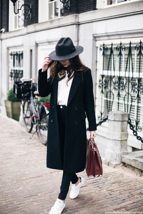 We found some of the best skinny jean outfit ideas on Pinterest. See our favorites here! Hat Outfit Winter, Fedora Hat Outfits, Mode Costume, 2016 Fashion Trends, Hat Outfit, Street Style Edgy, Neue Outfits, Tomboy Outfits, Outfit Jeans