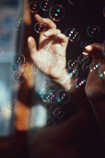 Blowing Bubbles, Soap Bubbles, Foto Art, ��인물 사진, Pretty Pictures, Picture Perfect, Photo Inspiration, Photography Inspiration, Surrealism