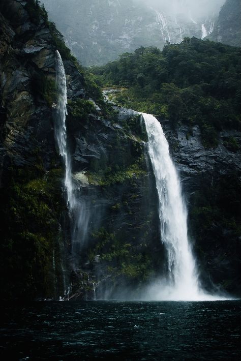 Magic Places, Milford Sound, Beautiful Waterfalls, Alam Yang Indah, Nature Aesthetic, Pretty Places, Vacation Spots, Beautiful Landscapes, In The Middle