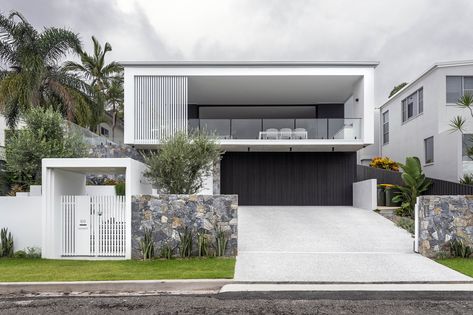 SKYLINE | Big House Little House - residential building design brisbane Brisbane House, Brisbane Architects, House Models, Residential Building Design, Concrete Home, Precast Concrete, Big House, House Outside Design, Big Houses