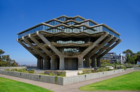 Preservation Architecture, Geisel Library, University Of California San Diego, Starověký Egypt, Pyramid Building, Brutalist Buildings, American Architecture, Interesting Buildings, Brutalist Architecture