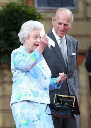 Queen And Prince Phillip, Spanish Queen, Blue Eyed Girls, Princess Elizabeth, Elisabeth Ii, Prince Phillip, Queen Mother, Duchess Of York, Her Majesty The Queen