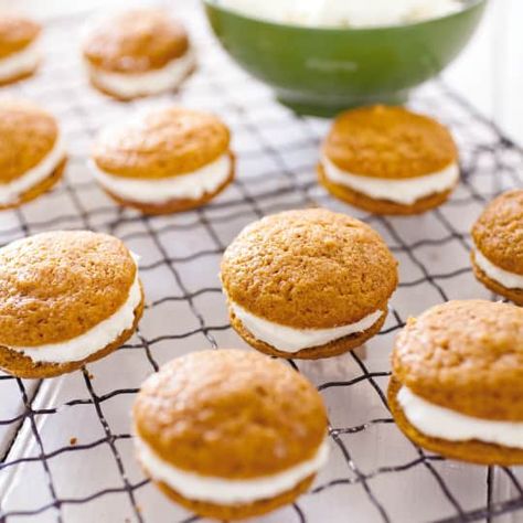 Mini Pumpkin Whoopie Pies | America's Test Kitchen Portable Dessert, Pumpkin Cream Cheese Pie, Whoopie Pie Recipe, Chocolate Whoopie Pies, Pumpkin Whoopie Pies, Spice Cake Recipes, Cookie Toppings, Seasonal Desserts, Whoopie Pie