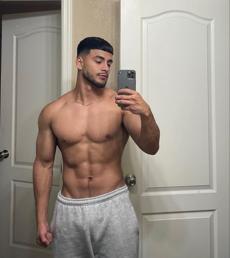 Muscular Dark Haired Men, Tall Hispanic Man, Bulk Physique Men, Bulking Body Men, Natural Physique Men, Men Physique Aesthetic, Greek God Body Men, Hot Mixed Guys, Strong Dad Bod