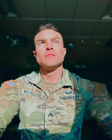 George Walker, Army Usa, Steve Burton, Hot Army Men, Wallpaper Photo Gallery, Video Call With Boyfriend Screen Photo, Scammer Pictures, Army Pics, Special Force