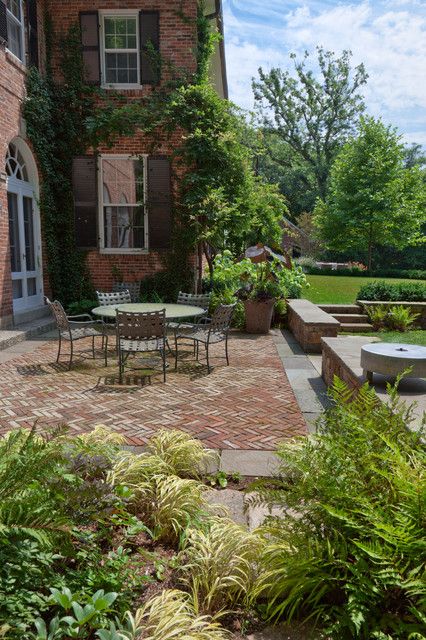 Brick Patio Designs, Brick Courtyard, Yard Inspiration, Brick Pathway, Brick Patio, Brick Garden, Stone Patio, House Landscaping, Brick Pavers