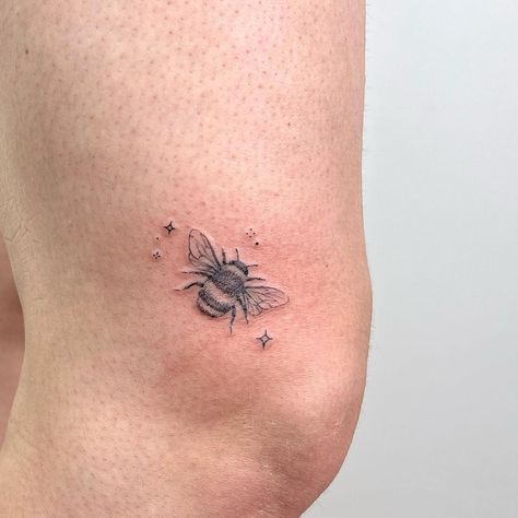 Sweet bee 🐝✨ #beesknees #bumblebeetattoo #whimsicalart #daintytattoo #tinytattoo #torontotattoo #queerartist #finelinetattoo… | Instagram Patchwork, Dainty Honey Bee Tattoo, Bee Fineline Tattoo, Butterfly And Bumble Bee Tattoo, Small Bee Tattoo Ideas, Bee Shin Tattoo, Fine Line Honey Bee Tattoo, Bumblebee And Flower Tattoo, Heart Bee Tattoo