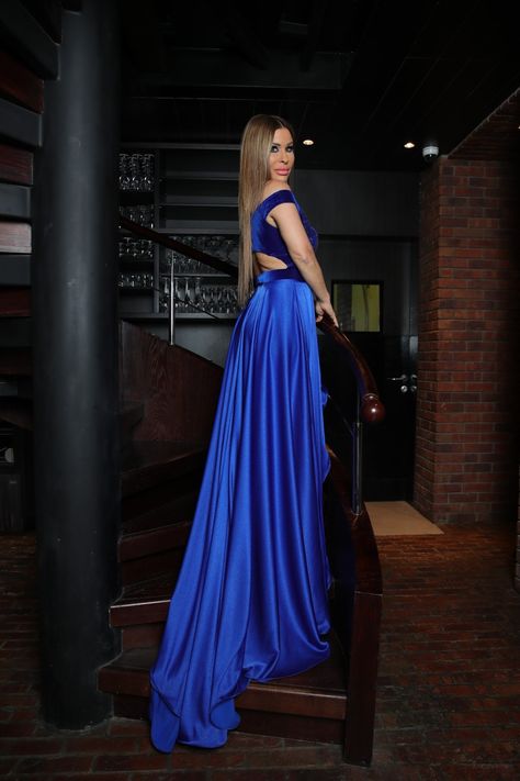 Royal blue long tail gown Long Tail Gown, Gown Design Ideas, Tail Gown, Long Gowns, Diy Fashion Hacks, Party Wear Indian Dresses, Prom Night, Apple Wallpaper, Fashion Hacks