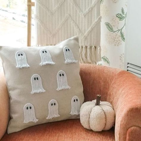 Charlene Wong ✨ All Style Life on Instagram: "DIY Ghost Pillow 👻 Made this for under $10! All the supplies I used are from Dollarama. The pillowcase I found for only $6 at @fabricland.canada , but I also saw them on @amazonca This ghost pillow pairs perfectly with my cute little pumpkin pillow I found at @homesensecanada 🥰 The littlest things make me so happy! I love this season so much!!! … #diyhalloween #diyghostpillow #ghostpillow #homesensecanada #fall #fall2023 #diyfall #diy #crafts #ha Halloween Pillow Covers Diy, Halloween Throw Pillows Diy, Diy Pumpkin Pillow, Diy Ghost Pillow, Pumpkin Pillows Diy, Ghost Cushion, Diy Ghost, Tie Pillows, Throw Pillow Diy