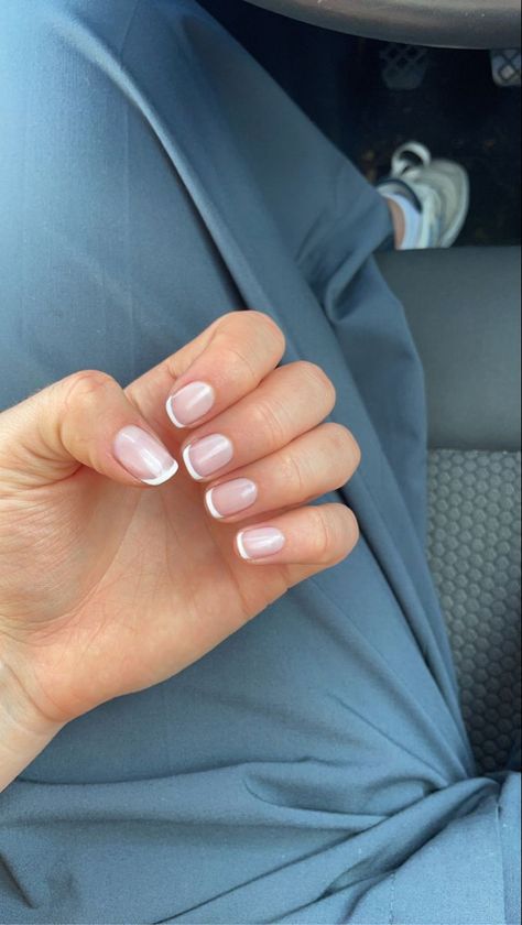 French tip nails French Nails Small Tip, French Tip Normal Nails, French Tip On Regular Nails, French Tip Shellac Nails Pink, Short Nail Bed French Tip, Simple Nails Shellac, Square French Tip Short Nails, Shellac Tips Nails, Short French Biab Nails