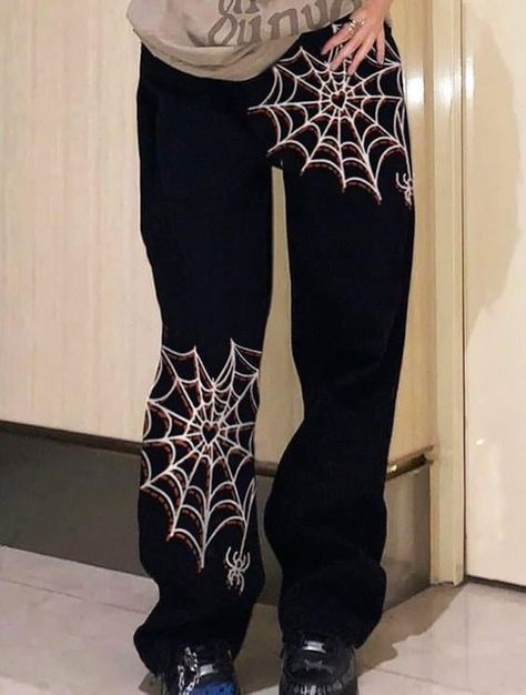 Heart Graphic Jeans, Spider Web Bleach Design, Bleaching Black Jeans, Paint On Black Jeans, Halloween Pants Diy, Bleached Black Jeans Design, Bleached Design Jeans, Spider Aesthetic Outfit, Painted Jeans Designs