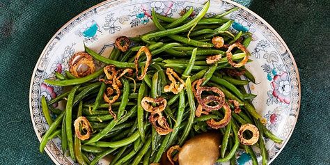 Green Beans with Crispy Oven-Fried Onions | Martha Stewart Delicious Green Beans, Crispy Fried Onions, Crispy Shallots, Thanksgiving Dinner Menu, Oven Fried, How To Cook Beans, Crispy Onions, Allergy Friendly Recipes, Fresh Green Beans