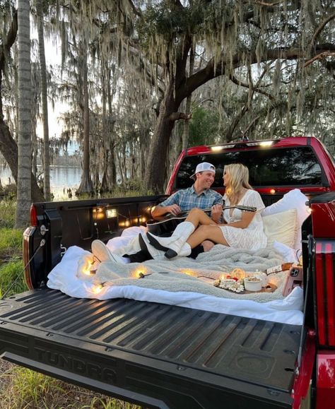 Noah Schnacky, Truck Bed Date, Country Couple Pictures, Country Relationship Goals, Country Relationships, Cute Country Couples, Dream Dates, Romantic Date Night Ideas, Country Couples