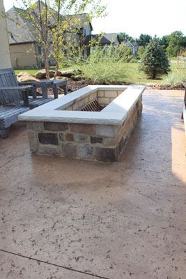 Outdoor Rectangle Fire Pit Ideas, Rectangular Fire Pit Ideas, Rectangle Fire Pit Ideas, Fire Pit Backyard Ideas, Rectangle Fire Pit, Outside Fire Pits, Affordable Backyard Ideas, Rectangular Fire Pit, Fire Pit Furniture