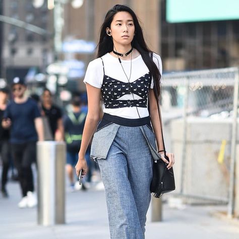 Crop Top Over Shirt, Tank Top Layered Over Shirt, Crop Top Layering, 2024 Street Style, Layered Crop Top, Denim Street Style, Street Style Edgy, Wear Crop Top, Popsugar Fashion