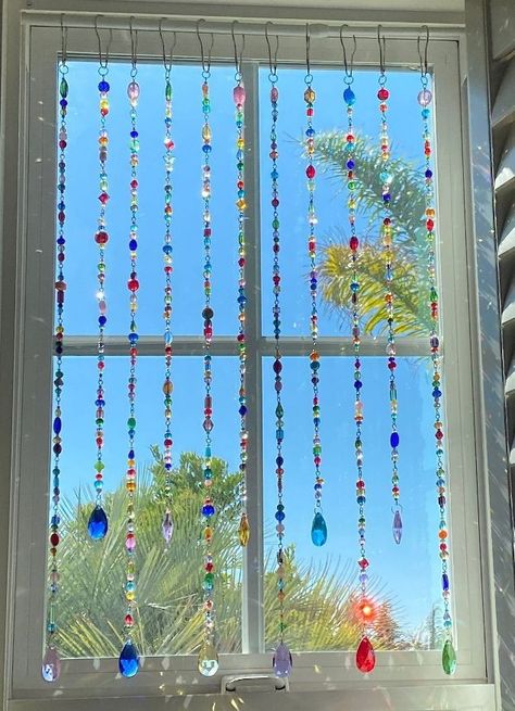 Carillons Diy, Seni Resin, Suncatcher Diy, Deco Studio, Beaded Curtains, Apartment Decor Inspiration, Cute Room Decor, Room Inspiration Bedroom, Sun Catcher