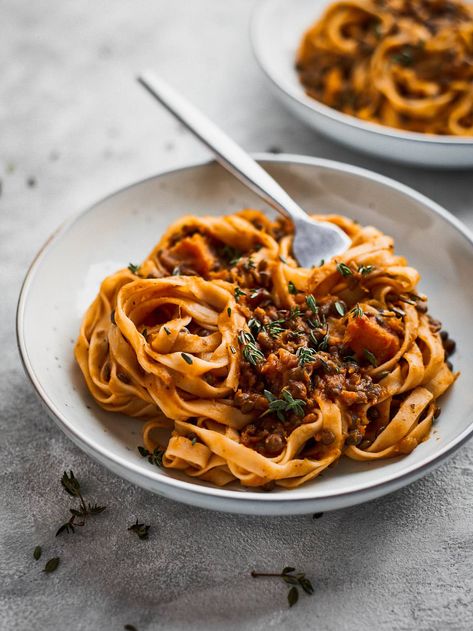 Vegan Pumpkin Bolognese - Forkful of Plants Pumpkin Bolognese, Pumpkin Vegan, Pumpkin Pasta Sauce, Vegan Pot Pies, Vegan Bolognese, Vegan Stew, Pumpkin Pasta, Cool Autumn, Bolognese Recipe