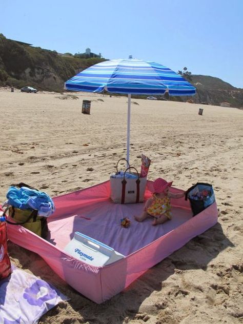 How smart is this?! Prop a fitted sheet up with beach bags and coolers to keep pesky sand away, and to create a clean zone for eating. Old Sheets, Beach Hacks, Beach Baby, Good Parenting, Baby Hacks, Household Hacks, Outdoor Fun, The Sand, Beach Trip