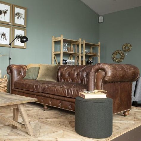 Luxurious comfort
The Edinburgh Chesterfield sofa from Flamant is an absolute aesthetic highlight in your living room. Comfort and style don't have to be mutually exclusive! Our charming Edinburgh models are made from vintage brown leather and feature button-tufting and decorative copper studs, while the seat cushions made from the same material offer plenty of comfort thanks to their soft foam filling. This distinguished, classic and elegant piece in supple old leather captivates with the look of a long-time favorite that never goes out of style.
SKU 001414
EAN 5400596000289

Features








Collection
EDINBURGH


Length
238 cm


Height
78 cm


Width
94 cm


Weight
87 kg


Color
brown









Item number
001414


Finish
vintage


Seat width
173 cm


Seat height
41 cm


Seat depth
62 cm Brown Chesterfield Sofa, Chesterfield Sofa Living Room, Chesterfield Living Room, Vintage Leather Sofa, Living Room Decor Fireplace, Old Sofa, Richmond Interiors, Brown Living Room, Chesterfield Sofa