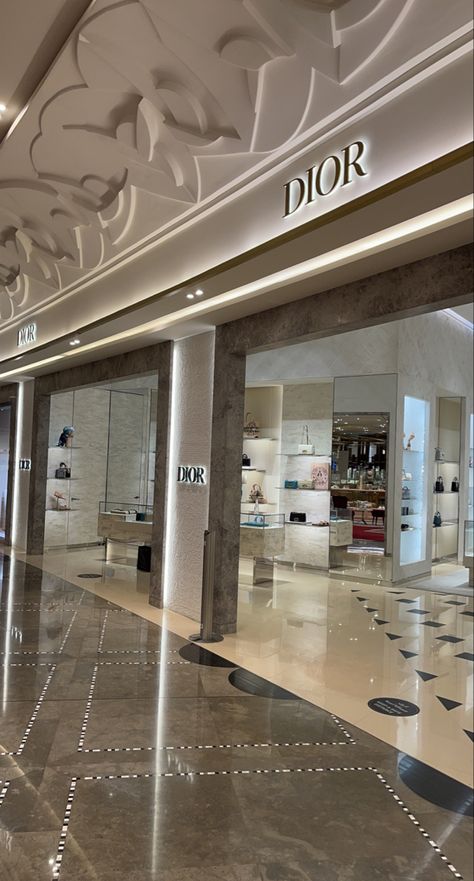 Dior Shopping Aesthetic, Dior Vibes Aesthetic, Dior Astethic, Dior Store Aesthetic, Old Money Shopping, Dior Old Money, Dior Core, Miss Dior Aesthetic, Dior Vibes