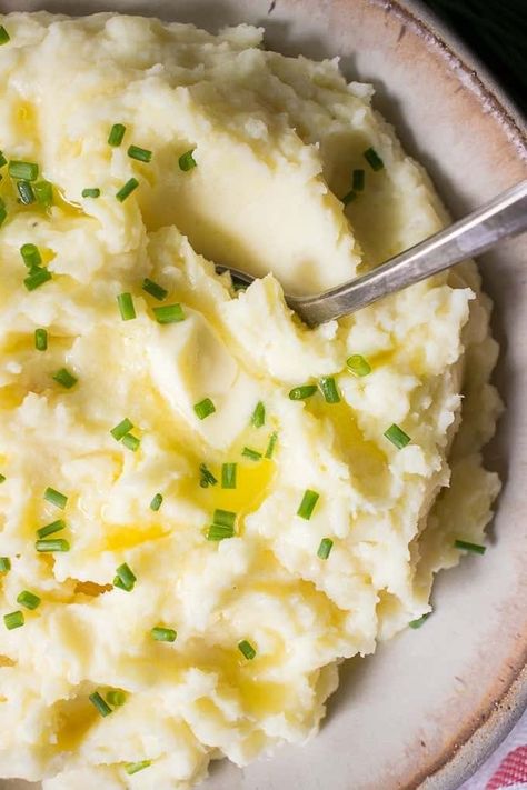 Make Mashed Potatoes, Creme Fraiche Recipes, Vegan Mashed Potatoes, Mashed Potatoes Recipe, Healthy Easter, Sour Cream Sauce, Thanksgiving Recipe, Making Mashed Potatoes, 15 Minute Meals