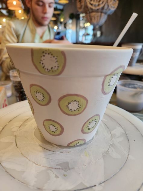 Cute Pottery Painting Ideas Fruit, Pottery Painting Vegetables, Kiwi Pottery Painting, Kiwi Painting, Kiwi Pottery, Pottery Painting Pots & Planters, Hand Painted Plant Pots Aesthetic, Hand Paint Plant Pot, Planting Pot