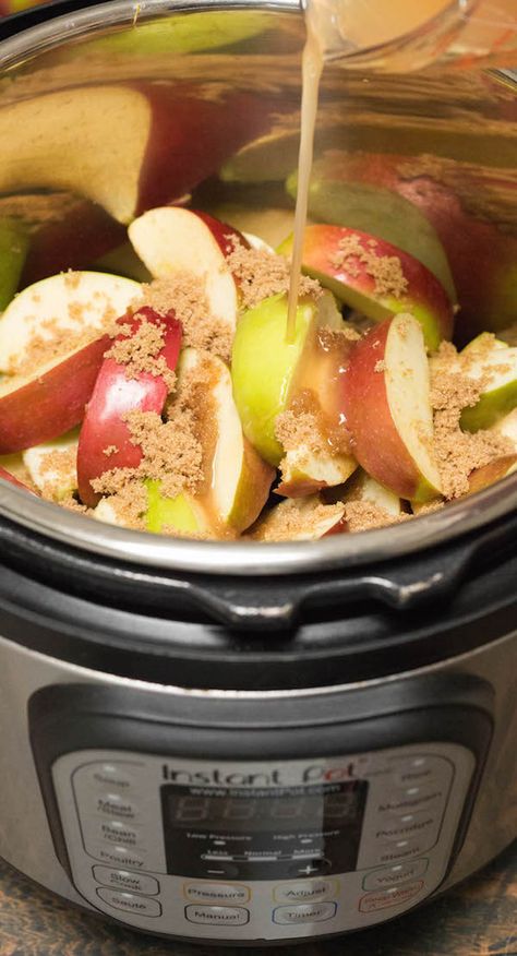 An instant pot pressure cooker has been filled with sliced red and green apple that are covered in brown sugar. Apple juice is being poured over the top Make Apple Butter, Instant Pot Apple Butter, Pressure Cooking Recipes, Apple Butter Recipe, Brown Apple, Fall Fun Food, Fruit Cobbler, Best Instant Pot Recipe, Cooked Apples