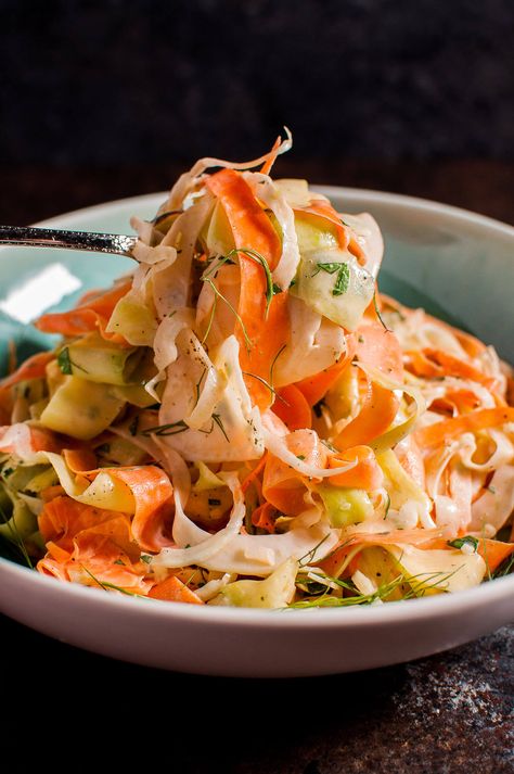 This fennel, carrot, and zucchini salad is as tasty as it is colorful. It's light and fresh and makes the perfect appetizer or side salad. Tuscan Shrimp, Fennel Slaw, Carrot Zucchini, Fennel Recipes, Soup Healthy, Csa Recipes, Shrimp Recipes Healthy, Zucchini Salad, Soy Recipes