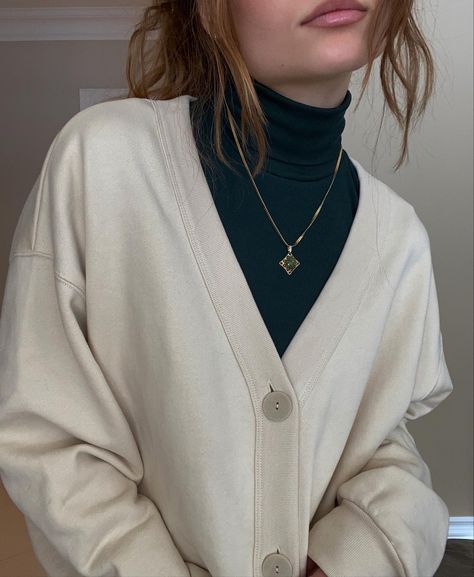 Turtleneck And Necklace, Necklace On Turtleneck, Turtleneck Under Hoodie, Necklace Over Turtleneck, Necklace With Turtleneck, Turtleneck Necklace, Turtleneck Under, Vintage Gold Necklace, Appreciation Post