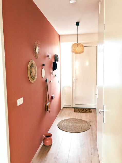 Hallway Terracotta, 70s Entryway, Terracotta Entryway, Pink Hallway Ideas, Terracotta Hallway, Orange Entryway, Orange Hallway, Entryway Colors, Entryway Paint