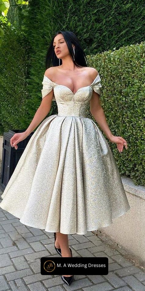 Affordable and Glamorous Wedding Dress Inspiration | Latest Bridal Fashion Trends 2023 Glamorous Wedding Dress, Classy White Dress, Chic Wedding Dresses, Civil Wedding Dresses, Prom Dresses Gowns, African Traditional Dresses, Trends 2023, Classy Dress Outfits, Glamorous Wedding