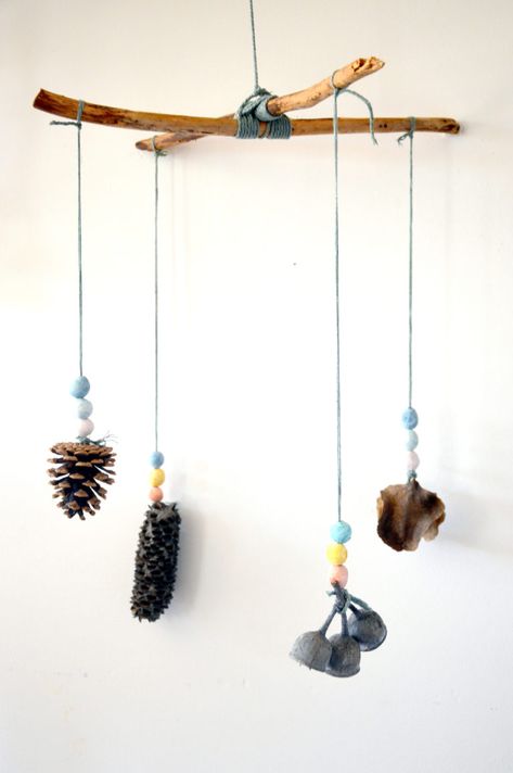 Make a Nature Mobile for Kids With Gathered Materials + Air Dry Clay Homemade Mobile, Mobile Kids, Nature Mobile, Make Clay Beads, Mobiles For Kids, Mobile Craft, Make A Mobile, Diy Baby Mobile, Nature Walk