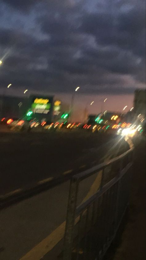 Lauracore Aesthetic, Blurr Aesthetic, Blurry Lights, Blurry Pics, Blurry Aesthetic, Street Pics, Scene Aesthetic, Pretty Mess, Blurry Pictures