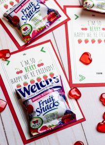 Free Printable for Classmates:  Fruit Snack Valentines! Valentines Day Cards Diy, Valentines Printable, Friend Valentine Gifts, Diy Beer, Valentine Gifts For Kids, Fruit Snack, Printable Valentines, Preschool Valentines, Printable Valentine