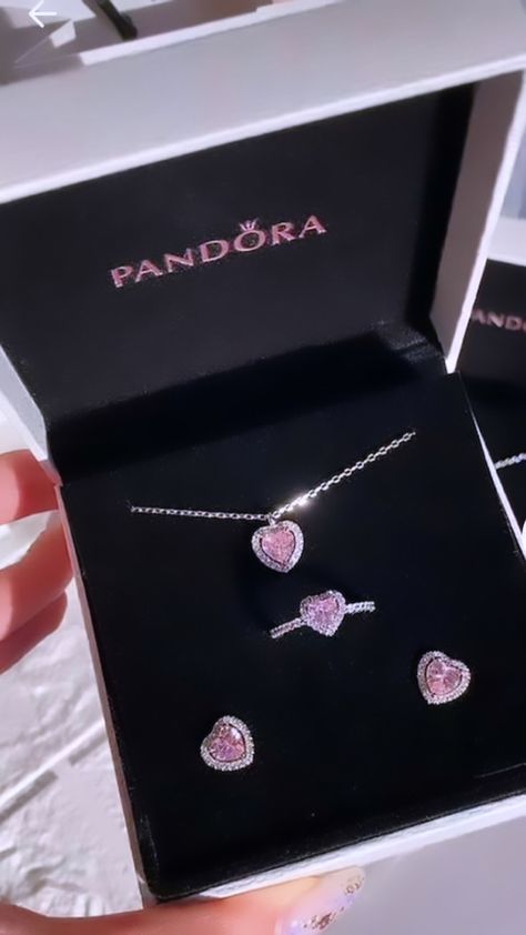 Pandora Set, Pandora Bracelet Charms Ideas, Cute Promise Rings, Pandora Bracelet Designs, Flot Makeup, Pandora Armband, Gelang Manik-manik, Gelang Manik, Jewelry Accessories Ideas