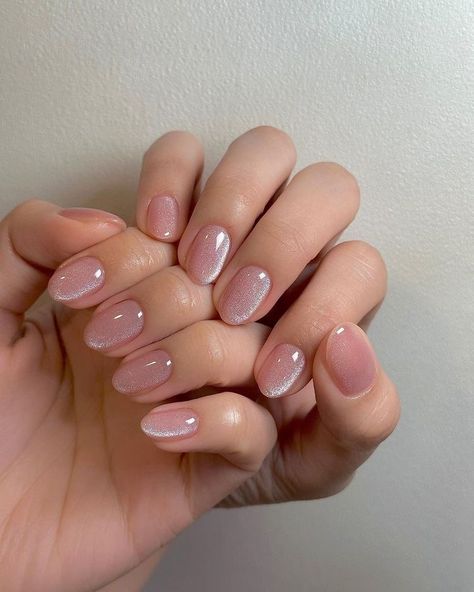 Christmas Nails For Pale Skin, Cute Nails For Pale Skin, Simple Gel Manicure Short Nails, Nails For Pale Hands, Pale Skin Nails, Simple Engagement Nails, Nails Pale Skin, Cat Eye Almond Nails, Nails For Pale Skin